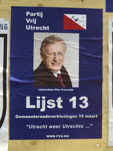 906841 Afbeelding van een verkiezingsaffiche van de Partij Vrij Utrecht met lijsttrekker Wim Vreeswijk voor de ...